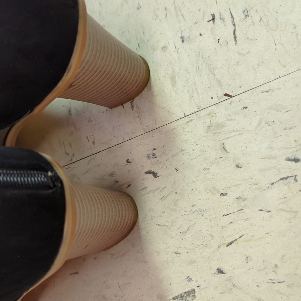 Black heel dress shoe size 11 - Picture 2 of 4